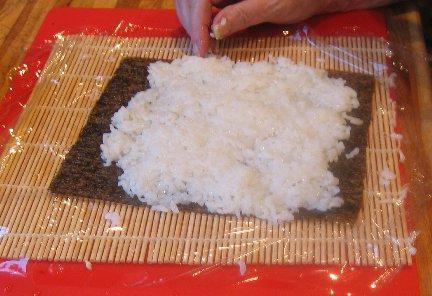 Japonijos pjūvis jūsų virtuvėje: kaip padaryti, kad suši ir ritiniai namuose