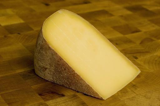 Sunkių sūrių rūšys: patiekalų pavadinimai, rūšys ir tradicijos